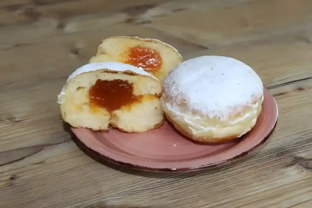 Flaumige Faschingskrapfen, besser als beim Bäcker!