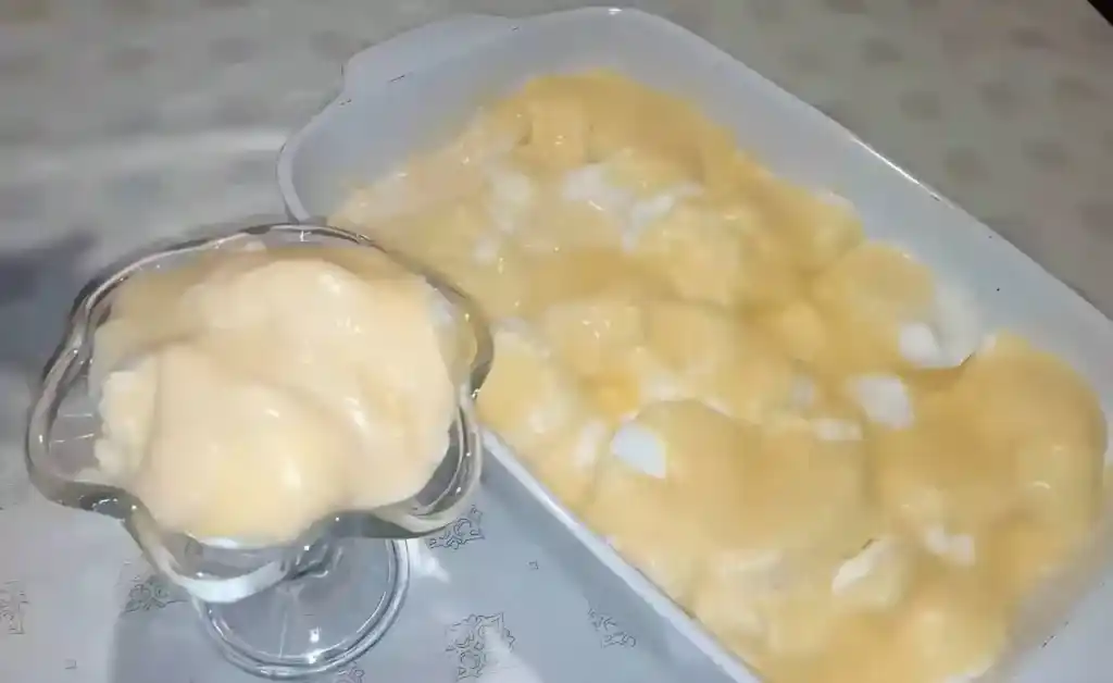 Schneenockerl in Vanillesauce