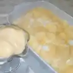 Schneenockerl in Vanillesauce