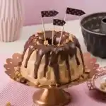 KAISER Rezept-Tipp Karamell-Parfait mit Sahne-Toffee-Stückchen und Schoko-Glasur 2 KAISER Rezept-Tipp Karamell-Parfait mit Sahne-Toffee-Stückchen und Schoko-Glasur