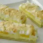 ANANASKUCHEN MIT KOKOSBAISER