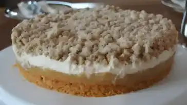 Apfeltorte mit Haselnuss-Streusel - Ein Leckerbissen für jeden Anlass