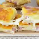 BLÄTTERTEIGTASCHEN MIT SCHINKEN UND KÄSE
