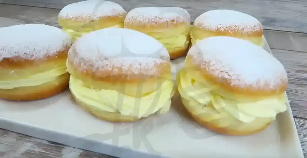Berliner mit Vanillefüllung