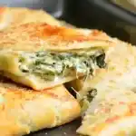 Blatterteig dreiecke mit spinat und feta