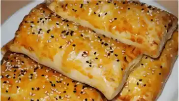 Blätterteig mit Gyrosfüllung und Feta-Käse