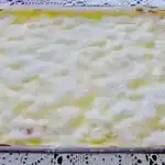 Blechkuchen mit kirschen und schmand