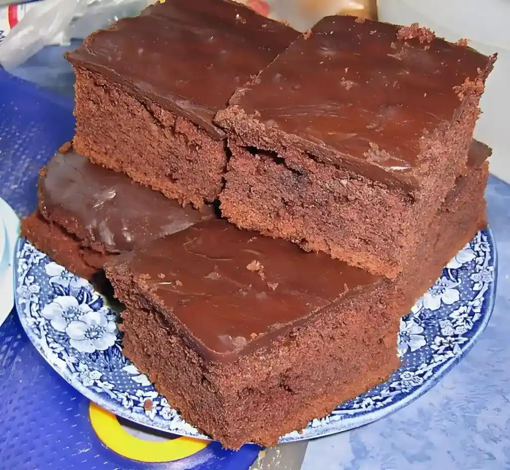 Blitzschneller Apfel-Schoko-Kuchen mit Saure-Sahne-Creme