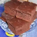 Blitzschneller Apfel-Schoko-Kuchen mit Saure-Sahne-Creme