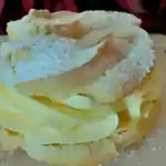 Brandteig-Windbeutel mit Vanillecreme