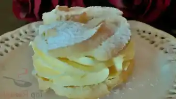 Brandteig-Windbeutel mit Vanillecreme