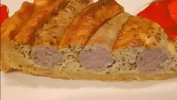 Bratwurst torte mit senfkruste