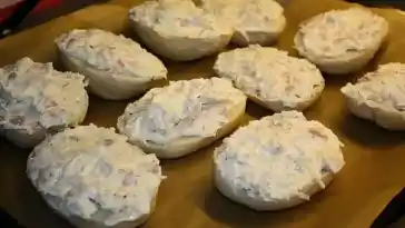 Brotchen mit joghurt und schmand