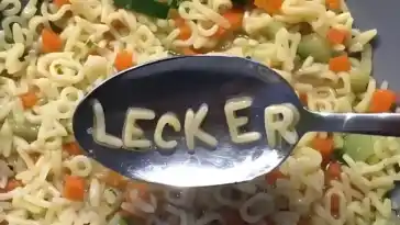 Buchstabensuppe mit frischem Gemüse