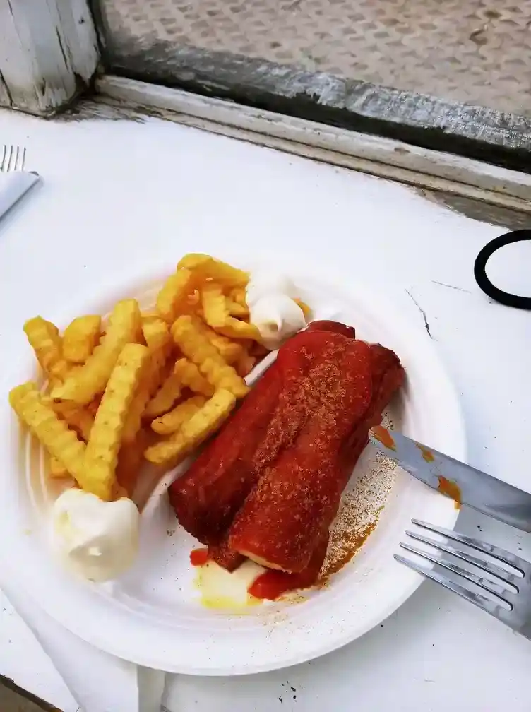 Currywurst mit Pommes 😋😋