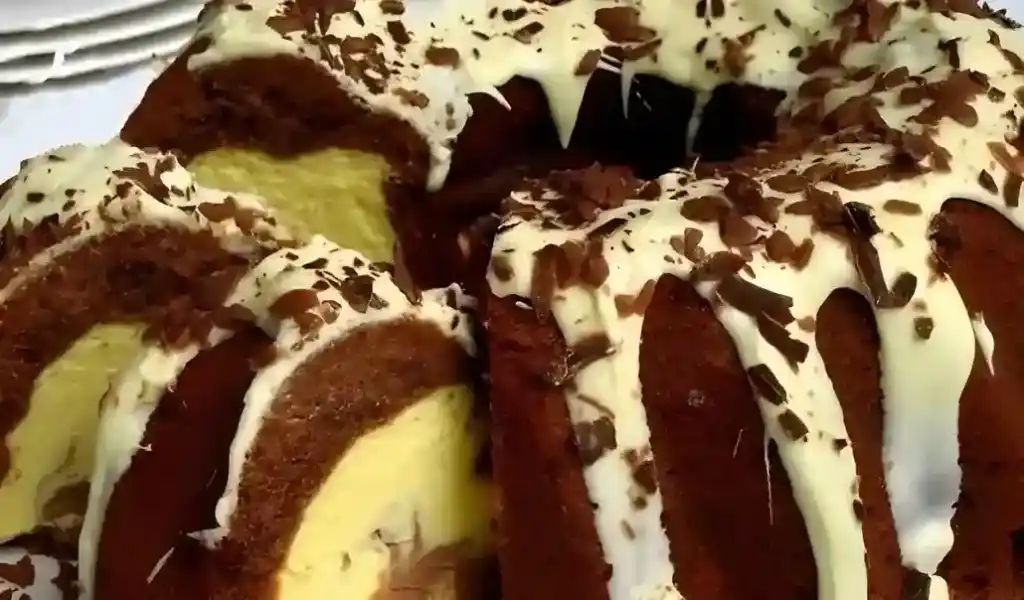 Der ist wahnsinnig lecker! – Quark Gugelhupf in wenigen Minuten schon fertig!