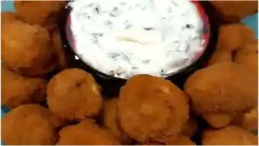 Die perfekte Kombination Panierte Champignons und Kräuterquark