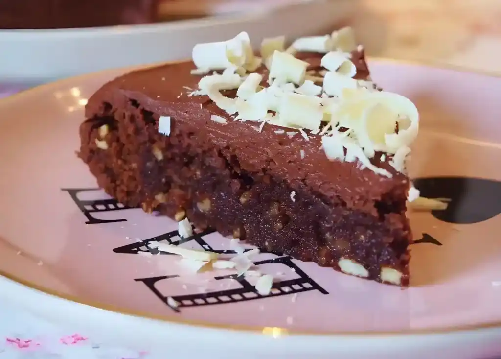 Double Chocolate Cake mit Cashews und Mandel