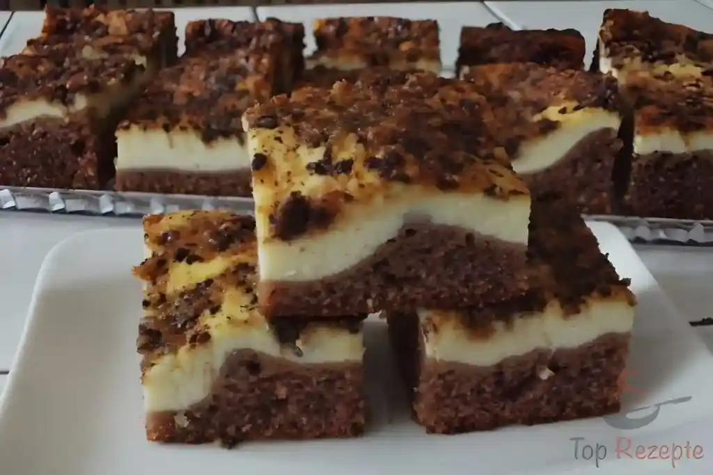 Ein Tassenkuchen mit Quark und Schoko-Kokos-Topping