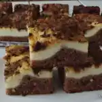 Ein Tassenkuchen mit Quark und Schoko-Kokos-Topping