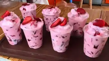 Erdbeer Dessert mit Joghurt in paar Minuten fertig !