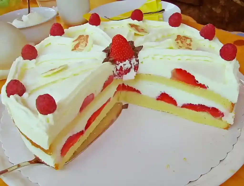 Erdbeertorte mit Quarkcreme: Ein Genuss für alle Sinne