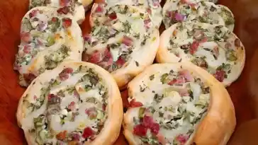 Flammkuchenrolle zum Mittagessen, sehr einfach!
