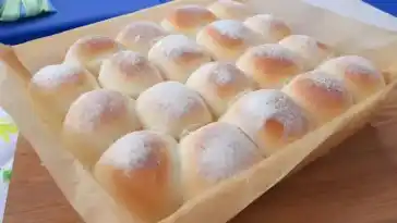 Flaumige “Wölkchen” – Buchteln aus dem Backofen