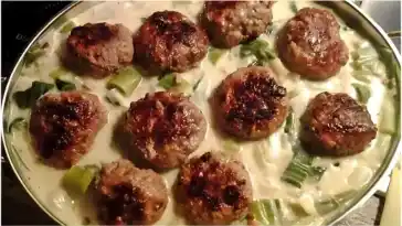 GANZ EINFACH UND SO ÜBERTRIEBEN LECKER FRIKADELLEN IN GEMÜSE SAHNE SAUCE