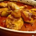 Gebackene Hähnchenfilets in Tomatensoße