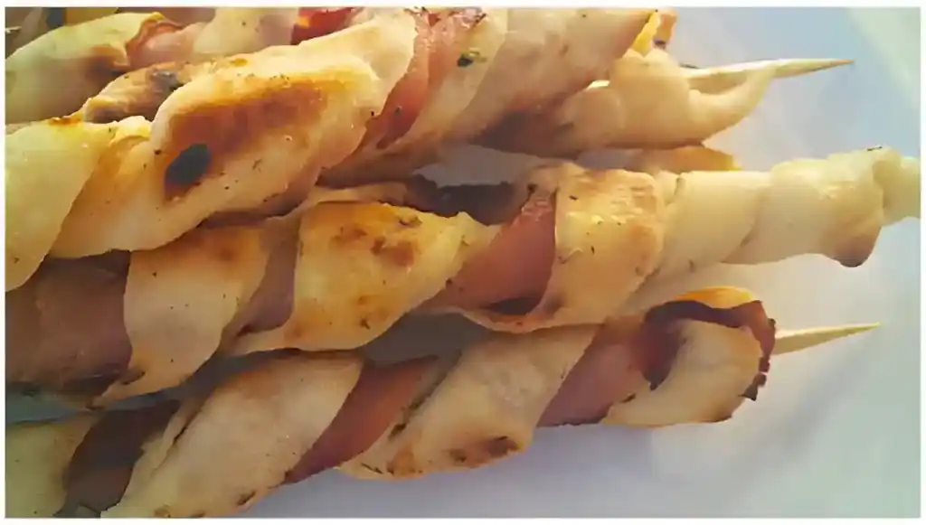Gefülltes Stockbrot mit Bacon