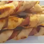 Gefülltes Stockbrot mit Bacon