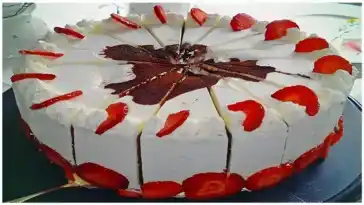 Gewickelte Erdbeer – Tiramisu – Torte