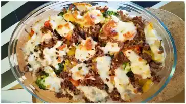 Hackfleisch-Brokkoli-Auflauf mit Schmelzkäsesoße