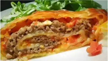 Hackfleisch-Paprika-Käse-Strudel