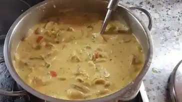 HÄHNCHEN CURRY LAUCH-SUPPE