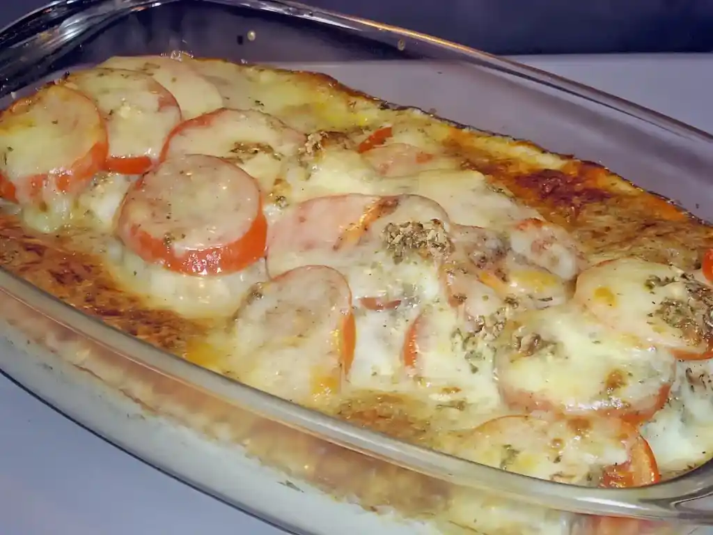 Hähnchenbrustfilet mit Tomate und Mozzarella in Kräuter Sahne Sauce