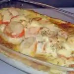 Hähnchenbrustfilet mit Tomate und Mozzarella in Kräuter Sahne Sauce