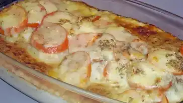 Hähnchenbrustfilet mit Tomate und Mozzarella in Kräuter Sahne Sauce