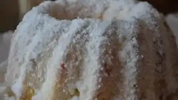 Herrlicher-raffaello-gugelhupf-mit-vanillecreme