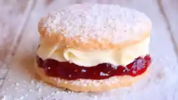 Himbeer Küsschen mit Buttercreme