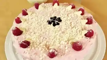 Himbeer-Sahne-Torte mit Schmand