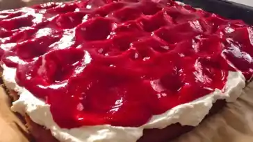 Himbeerkuchen (cremig – fruchtiger Blechkuchen, für 20 Stücke)