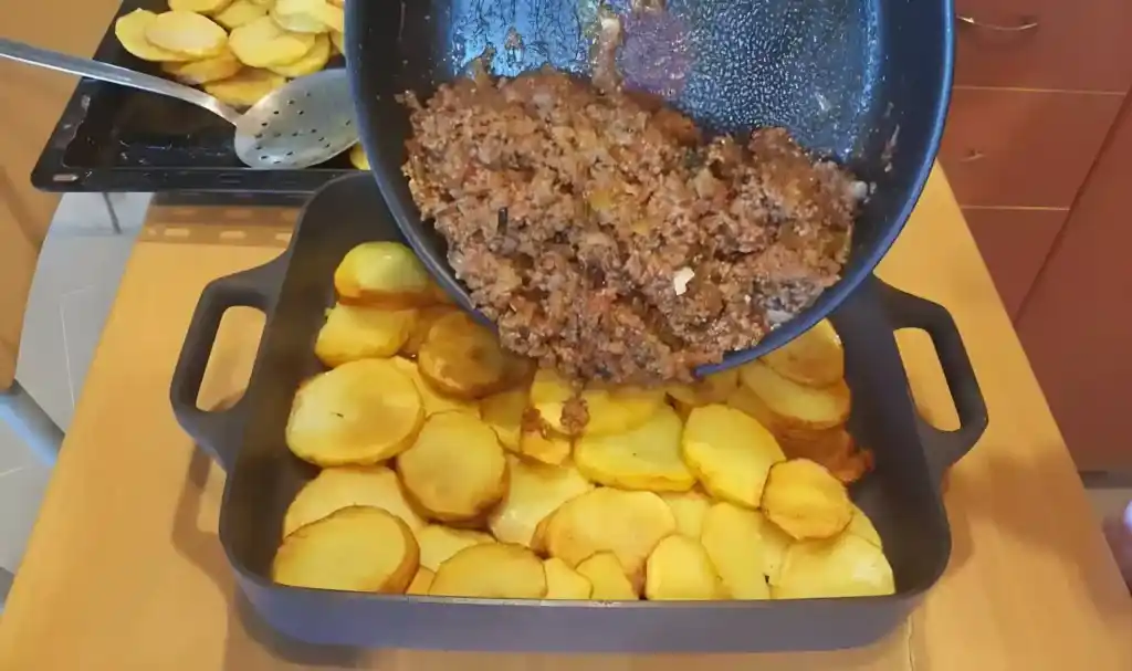 KARTOFFEL HACK AUFLAUF, KÖSTLICHES ABENDESSEN FÜR DIE GANZE FAMILIE !