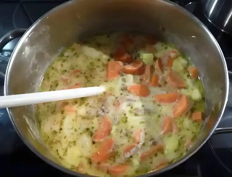 KARTOFFEL-HACKFLEISCH-TOPF MIT SCHMAND UND MÖHREN