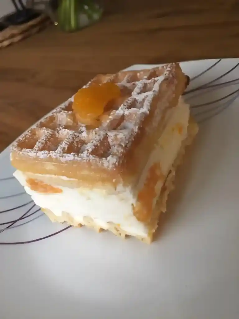 KÄSE-SAHNE SCHNITTEN