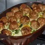 Kartoffelauflauf mit lauch, hackbällchen und gorgonzola