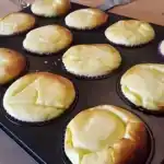 Kasekuchen Muffins gefullt mit Vanillepudding 4x