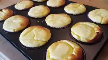 Kasekuchen Muffins gefullt mit Vanillepudding 4x