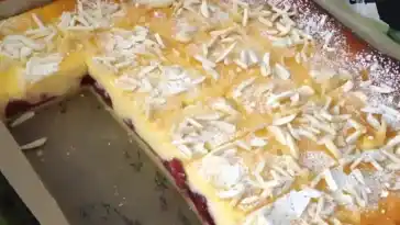 Käsekuchen mit Kirschen vom Blech
